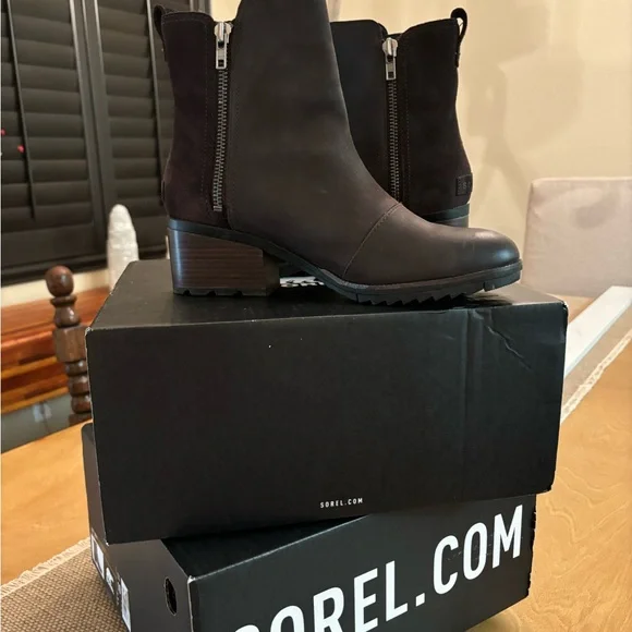 Sorel Women’s Cate Bootie Blackened Brown Leather Suede booties. - Picture 6 of 6